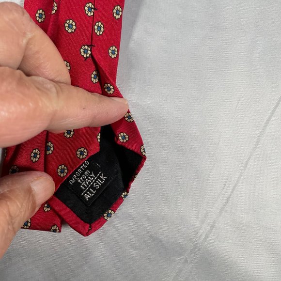 Red  color tie with small beige artistic motif in printed silk - Picture 5 of 5